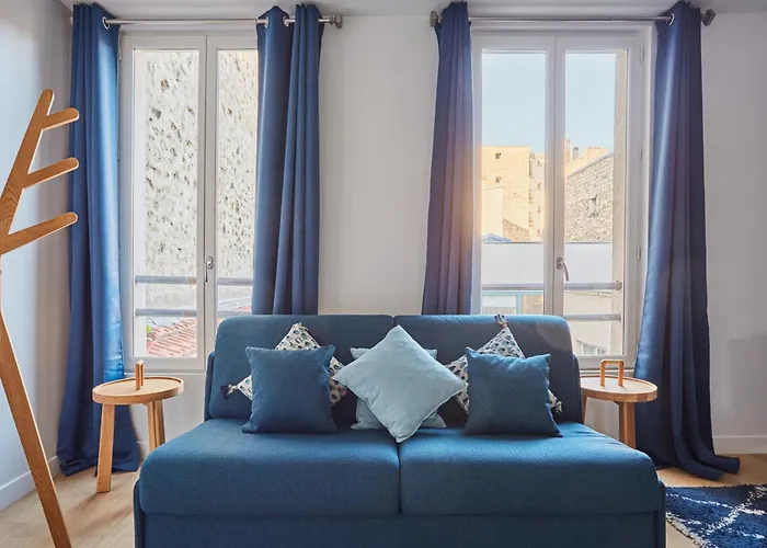 Stylish And Comfortable In Perreire Apartment