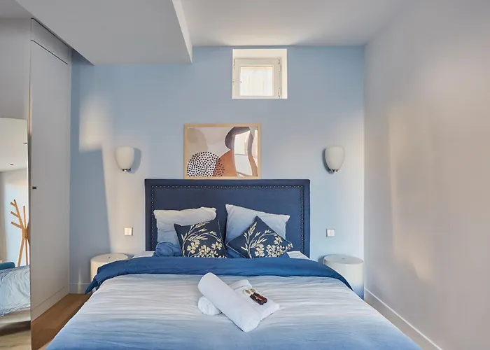 Stylish And Comfortable In Perreire Apartment Paris